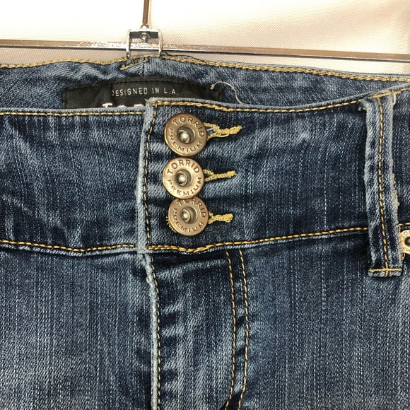 Torrid Distressed Skinny Jeans Triple Button Mid Rise Sz 14R - Picture 3 of 9